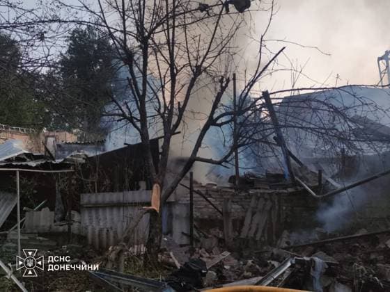 Russian forces shelled Kramatorsk and Sloviansk DONETSK OBLAST, UKRAINE - AUGUST 10: (----EDITORIAL USE ONLY - MANDATORY CREDIT - STATE EMERGENCY SERVICE OF UKRAINE HANDOUT - NO MARKETING NO ADVERTISING CAMPAIGNS - DISTRIBUTED AS A SERVICE TO CLIENTS----) Ukrainian firefighters try to extinguish the fires which broke out after Russia launched strikes by UAVs both in Sloviansk and Kramatorsk, Donetsk Oblast, Ukraine on August 10, 2026. Attacks set fire to a non-residential building and 20 market stalls at a local market. Another strike caused a fire in a hangar at a local industrial facility. The fire, which spread across 1,200 square meters, was brought under control, but firefighting operations were suspended due to the risk of another  Copyright: x2026xAnadoluxStatexEmergencyxServicexofxUkrainex