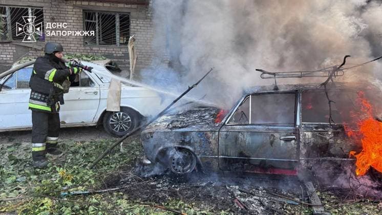 Four injured, including child, in Russian airstrikes on Zaporizhzhia ZAPORIZHZHIA, UKRAINE - AUGUST 10: (----EDITORIAL USE ONLY - MANDATORY CREDIT - STATE EMERGENCY SERVICE OF UKRAINE HANDOUT - NO MARKETING NO ADVERTISING CAMPAIGNS - DISTRIBUTED AS A SERVICE TO CLIENTS----) Emergency crews work at the scene following Russian airstrikes in Zaporizhzhia, Ukraine, on August 10, 2026. Four people, including a child, were injured in the strikes, which sparked fires on the roof of a five-story residential building and in four passenger cars. Several multi-story residential buildings, non-residential structures and more than 10 vehicles were damaged by the blast wave and shrapnel. Rescuers extinguished all fires. State Emergency Service of Ukr  Copyright: x2026xAnadoluxStatexEmergencyxServicexofxUkrainex xHandoutx