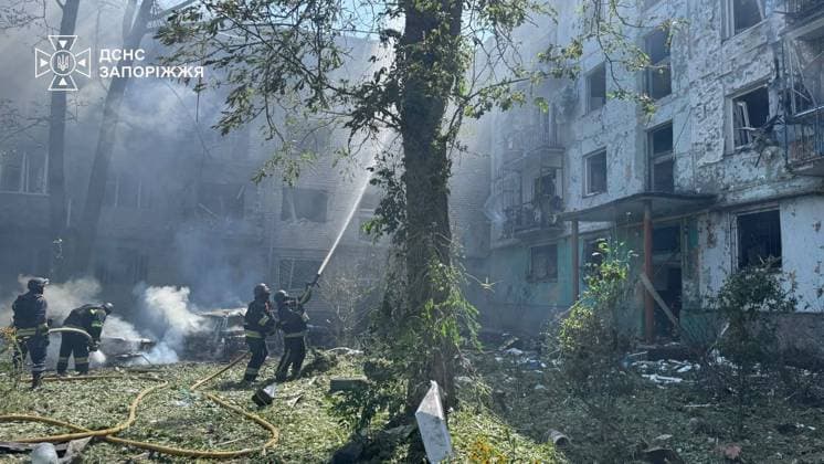 Four injured, including child, in Russian airstrikes on Zaporizhzhia ZAPORIZHZHIA, UKRAINE - AUGUST 10: (----EDITORIAL USE ONLY - MANDATORY CREDIT - STATE EMERGENCY SERVICE OF UKRAINE HANDOUT - NO MARKETING NO ADVERTISING CAMPAIGNS - DISTRIBUTED AS A SERVICE TO CLIENTS----) Emergency crews work at the scene following Russian airstrikes in Zaporizhzhia, Ukraine, on August 10, 2026. Four people, including a child, were injured in the strikes, which sparked fires on the roof of a five-story residential building and in four passenger cars. Several multi-story residential buildings, non-residential structures and more than 10 vehicles were damaged by the blast wave and shrapnel. Rescuers extinguished all fires. State Emergency Service of Ukr  Copyright: x2026xAnadoluxStatexEmergencyxServicexofxUkrainex xHandoutx