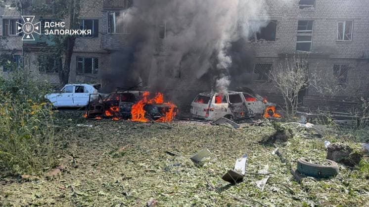 Four injured, including child, in Russian airstrikes on Zaporizhzhia ZAPORIZHZHIA, UKRAINE - AUGUST 10: (----EDITORIAL USE ONLY - MANDATORY CREDIT - STATE EMERGENCY SERVICE OF UKRAINE HANDOUT - NO MARKETING NO ADVERTISING CAMPAIGNS - DISTRIBUTED AS A SERVICE TO CLIENTS----) Emergency crews work at the scene following Russian airstrikes in Zaporizhzhia, Ukraine, on August 10, 2026. Four people, including a child, were injured in the strikes, which sparked fires on the roof of a five-story residential building and in four passenger cars. Several multi-story residential buildings, non-residential structures and more than 10 vehicles were damaged by the blast wave and shrapnel. Rescuers extinguished all fires. State Emergency Service of Ukr  Copyright: x2026xAnadoluxStatexEmergencyxServicexofxUkrainex xHandoutx