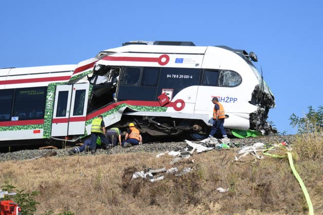 260810_PXL_train accident Two days after the accident, the electric train is still standing at the same place of the collision, in Skrinjari, Croatia, on August 10. 2026. Employees of Croatian Railwayss, assisted by employees of the KonÄar company - electric vehicles, are making every effort to lift the electric train and create conditions for it to be towed. It is not yet known when the conditions will be created. On Saturday there was a serious train accident on the Zagreb - Bjelovar line (Sv. Ivan Zabno - Gradec) when a passenger and freight train collided head-on, and tonight the clearing of the accident site began. Croatian Railwayss employees began removing the freight train wagons at midnight, and today, shortly before noon, the mom  DamirxSpehar PIXSELL