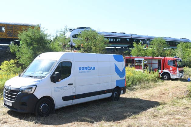 260810_PXL_train accident Two days after the accident, the electric train is still standing at the same place of the collision, in Skrinjari, Croatia, on August 10. 2026. Employees of Croatian Railwayss, assisted by employees of the KonÄar company - electric vehicles, are making every effort to lift the electric train and create conditions for it to be towed. It is not yet known when the conditions will be created. On Saturday there was a serious train accident on the Zagreb - Bjelovar line (Sv. Ivan Zabno - Gradec) when a passenger and freight train collided head-on, and tonight the clearing of the accident site began. Croatian Railwayss employees began removing the freight train wagons at midnight, and today, shortly before noon, the mom  DamirxSpehar PIXSELL