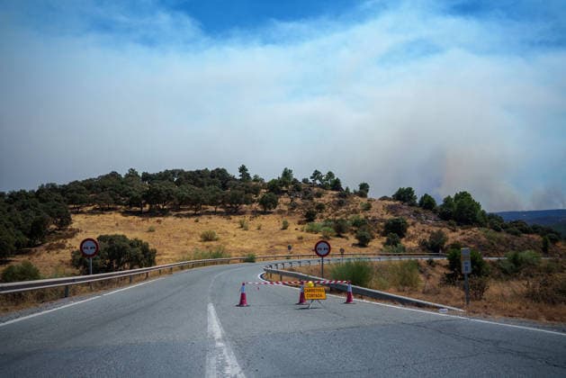 The Seville municipality of El Madrono has been evacuated due to the spread of the wildfire in Niebla, Huelva. The access road to El Madrono has been closed due to the wildfire in Niebla, Huelva. August 10, 2028, in El Madrono, Seville, Andalusia, Spain An evacuation order has been issued for the Seville municipality of El Madrono and its four hamlets due to the spread of the wildfire that broke out in Niebla, Huelva. The Forward Command Post has estimated that 286 people have been affected across the municipality and its four hamlets. AUGUST 10, 2026 Francisco J El Madrono, Seville, Andalusia, El Madrono, Seville, Andalusia, Spain  Copyright: xFranciscoxJ.xOlmox 7708728