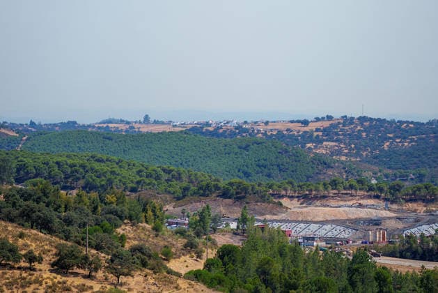 The Seville municipality of El Madrono has been evacuated due to the spread of the wildfire in Niebla, Huelva. The wildfire in Niebla, Huelva, threatens the Seville town of El Madrono. August 10, 2028, in El Madrono, Seville, Andalusia, Spain An evacuation order has been issued for the Seville municipality of El Madrono and its four hamlets due to the spread of the wildfire that broke out in Niebla, Huelva. The Forward Command Post has estimated that 286 people have been affected across the municipality and its four hamlets. AUGUST 10, 2026 Francisco J El Madrono, Seville, Andalusia, El Madrono, Seville, Andalusia, Spain  Copyright: xFranciscoxJ.xOlmox 7708744