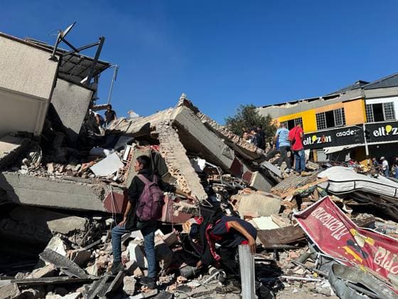 At least 18 killed as magnitude 7.4 earthquake hits Colombia PEREIRA, COLOMBIA - AUGUST 10: People gather in the streets after a powerful earthquake struck Colombia, killing at least 18 people and causing damage in Pereira, Colombia, on August 10, 2026. The earthquake was felt across much of the country, with authorities continuing to assess the extent of the damage and possible additional casualties. Alexis Munera Anadolu Pereira Colombia. Editorial use only. Please get in touch for any other usage.  Copyright: x2026xAnadoluxAlexisxMunerax