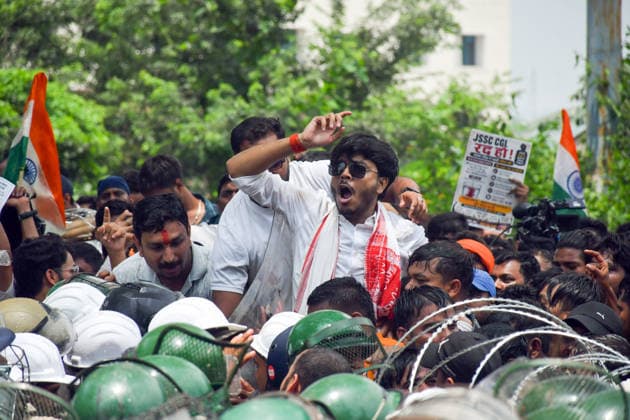 Students march towards Jharkhand Vidhan Sabha against alleged JPSC and JSS CGL paper leak Ranchi, Aug 10 (ANI): Protesters being restricted by security personnel during students march towards Jharkhand Assembly to protest against the government over alleged JPSC and JSSC-CGL examination paper leak, in Ranchi on Monday. Ranchi Jharkhand India Copyright: xANIx ANI_20260810484