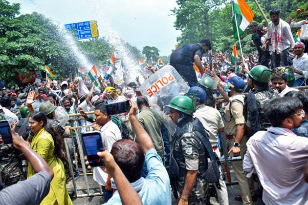Students march towards Jharkhand Vidhan Sabha against alleged JPSC and JSS CGL paper leak Ranchi, Aug 10 (ANI): Police use water cannons at protesters during students march towards Jharkhand Assembly to protest against the government over alleged JPSC and JSSC-CGL examination paper leak, in Ranchi on Monday. Ranchi Jharkhand India Copyright: xANIx ANI_20260810492