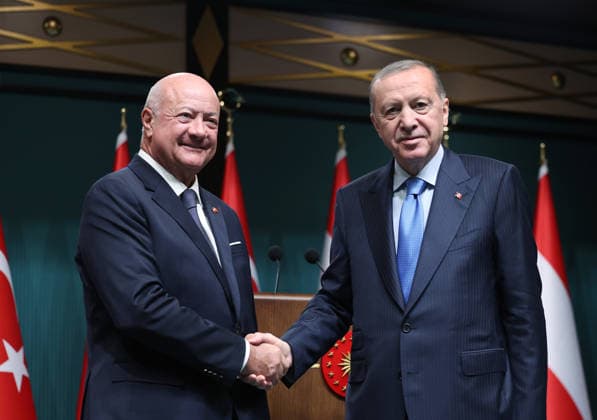 Recep Tayyip Erdogan - Christian Stocker hold joint press conference in Ankara ANKARA, TURKIYE - AUGUST 10: (----EDITORIAL USE ONLY - MANDATORY CREDIT - TURKISH PRESIDENCY MURAT KULA HANDOUT - NO MARKETING NO ADVERTISING CAMPAIGNS - DISTRIBUTED AS A SERVICE TO CLIENTS----) Turkish President Recep Tayyip Erdogan (R) and Austrian Chancellor Christian Stocker (L) shake hands as they pose for a photo after holding a joint press conference following their meeting at the Presidential Complex in Ankara, Turkiye, on August 10, 2026. Turkish Presidency Murat Kula Handout Anadolu Ankara Turkey. Editorial use only. Please get in touch for any other usage.  Copyright: x2026xAnadoluxTurkishxPresidencyx xMuratxKulax xHandoutx