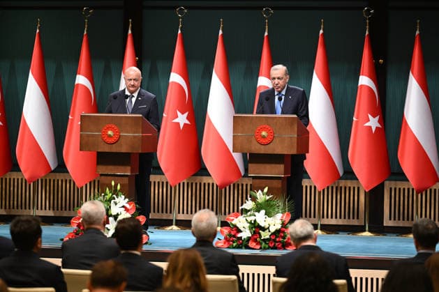 Recep Tayyip Erdogan - Christian Stocker hold joint press conference in Ankara ANKARA, TURKIYE - AUGUST 10: Turkish President Recep Tayyip Erdogan (R) and Austrian Chancellor Christian Stocker (L) hold a joint press conference following their meeting at the Presidential Complex in Ankara, Turkiye, on August 10, 2026. Mehmet Ali Ozcan Anadolu Ankara Turkey. Editorial use only. Please get in touch for any other usage.  Copyright: x2026xAnadoluxMehmetxAlixOzcanx