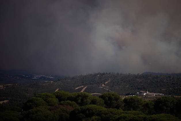 Aerial resources resume operations at the Niebla, Huelva wildfire. Image of the area affected by the Niebla, Huelva wildfire. August 10, 2026, in Niebla, Huelva, Andalusia, Spain EMA Infoca’s aerial crews are already working this Monday morning to extinguish the wildfire that broke out last Thursday in Niebla, Huelva, following a night during which the operation successfully reestablished its defensive strategy against the northern flank of the fire. As of 9:two light amphibious aircraft and one heavy helicopter have been in operation, although more of these resources are expected to join the effort starting at 9:30 a.m.; therefore, the forecast is that the total will reach 26. This past Sunday, August 10, 2026, Niebla, Huelva, Andalusia,  Copyright: xClaraxCarrascox 7708817