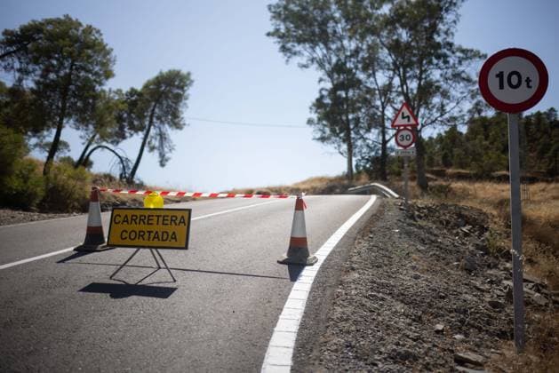 Aerial resources resume operations at the Niebla, Huelva, wildfire; Access road to Berrocal, Huelva, closed due to the Niebla, Huelva, wildfire. August 10, 2026, in Niebla, Huelva, Andalusia, Spain EMA Infoca’s aerial crews are already working this Monday morning to extinguish the wildfire that broke out last Thursday in Niebla, Huelva, following a night during which the operation managed to reestablish its defensive strategy against the northern flank of the fire. As of 9:two light amphibious aircraft and one heavy helicopter have been in operation, although more of these resources are expected to join the effort starting at 9:30 a.m., and therefore, the forecast is that the total will reach 26. This past Sunday, August 10, 2026, Niebla,  Copyright: xClaraxCarrascox 7708822
