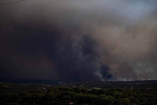 Aerial resources resume operations at the Niebla, Huelva wildfire. Image of the area affected by the Niebla, Huelva wildfire. August 10, 2026, in Niebla, Huelva, Andalusia, Spain EMA Infoca’s aerial crews are already working this Monday morning to extinguish the wildfire that broke out last Thursday in Niebla, Huelva, following a night during which the operation successfully reestablished its defensive strategy against the northern flank of the fire. As of 9:two light amphibious aircraft and one heavy helicopter have been in operation, although more of these resources are expected to join the effort starting at 9:30 a.m.; therefore, the forecast is that the total will reach 26. This past Sunday, August 10, 2026, Niebla, Huelva, Andalusia,  Copyright: xClaraxCarrascox 7708841