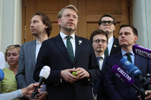 RUSSIA, MOSCOW - AUGUST 10, 2026: Nikolai Rybakov (C), Chairman of the Yabloko Russian United Democratic Party, appears before the media after a Russian Supreme Court hearing into a bid by Rodina to disqualify Yabloko from the 2026 State Duma election. Yevgeny Messman TASS  96000025