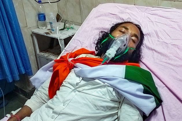 RECORD DATE NOT STATED Student leader Devendra Nath Mahto admitted to Sadar Hospital Ranchi, Aug 10 (ANI): Student leader Devendra Nath Mahto admitted to Sadar Hospital following a day-long protest outside the Jharkhand Assembly, in Ranchi on Monday. (ANI Video Grab) Ranchi Jharkhand India Copyright: xANIx ANI_20260810533