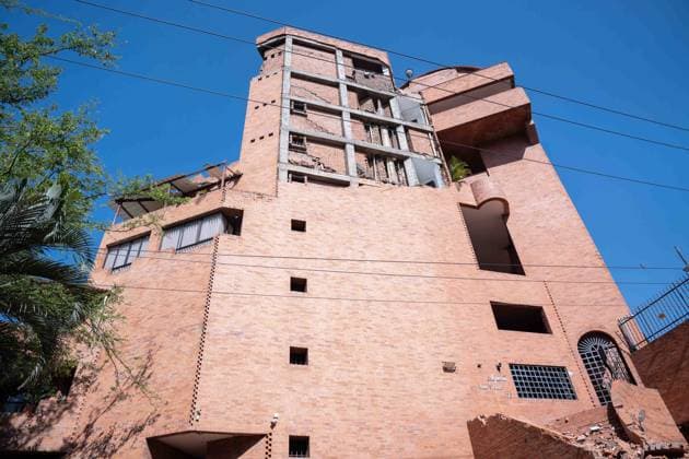 (260810) -- CALI, Aug. 10, 2026 -- Photo taken on Aug. 10, 2026 shows a damaged building after an earthquake in Cali, Colombia. Colombia declared a state of national disaster on Monday after a magnitude 7.4 earthquake uck the country s west earlier in the day and killed more than 70 people nationwide. ( Xinhua) COLOMBIA-CALI-EARTHQUAKE-AFTERMATH STR 