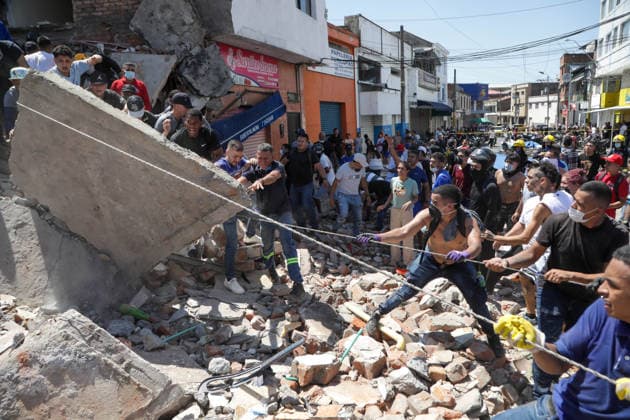 7.1-Magnitude Earthquake in Colombia Santiago de Cali, August 10, 2026 The building located at Carrera 24 and Calle 9 in the capital of Valle del Cauca collapsed due to the earthquake that struck the country today, Firefighters, police, and Cali residents are searching through the rubble for survivors. Photos by Samir Rojas, El Tiempo. EDITORIAL USE ONLY  Copyright: xGDA ElxTiempo Colombia-xTodosxlosxderechosxreservados.xProhibidoxelxusoxoxreproducci&oacute;nxdexestaximagenxenxColombiax I.ROJASx etcpic098759