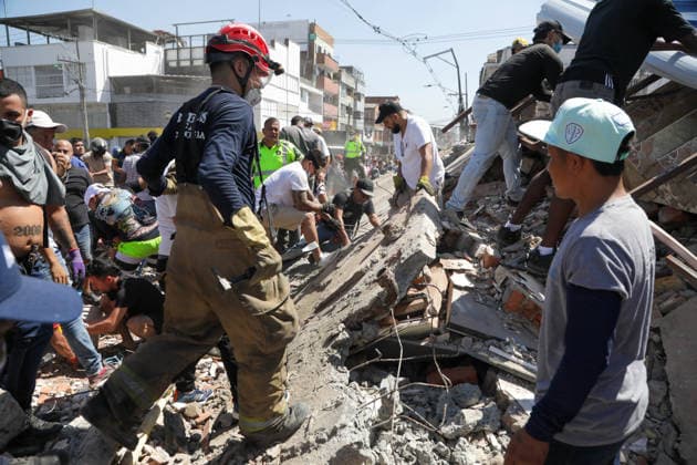 7.1-Magnitude Earthquake in Colombia Santiago de Cali, August 10, 2026 The building located at Carrera 24 and Calle 9 in the capital of Valle del Cauca collapsed due to the earthquake that struck the country today, Firefighters, police, and Cali residents are searching through the rubble for survivors. Photos by Samir Rojas, El Tiempo. EDITORIAL USE ONLY  Copyright: xGDA ElxTiempo Colombia-xTodosxlosxderechosxreservados.xProhibidoxelxusoxoxreproducci&oacute;nxdexestaximagenxenxColombiax I.ROJASx etcpic098764