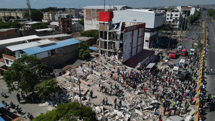 7.1-Magnitude Earthquake in Colombia Santiago de Cali, Colombia August 10, 2026 Aerial view of the collapse of the Molina Rosa motel in southern Cali Photos by Juan Pablo Rueda, EL Tiempo EDITORIAL USE ONLY  Copyright: xGDA ElxTiempo Colombia-xTodosxlosxderechosxreservados.xProhibidoxelxusoxoxreproducci&oacute;nxdexestaximagenxenxColombiax JuanxPabloxRuedax etcpic098766