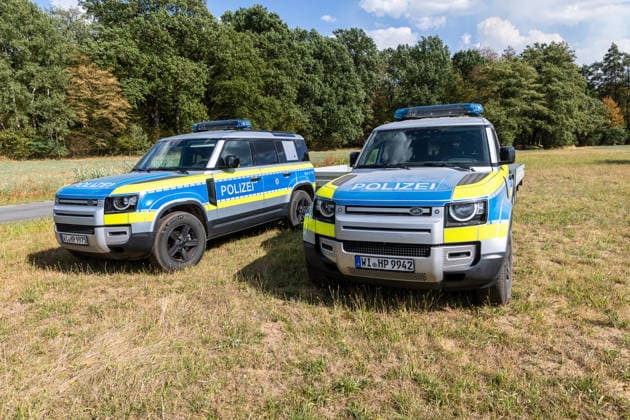Vier Feuer lodern im Wald Fläche von mehreren Tausend Quadratmetern betroffen Ferienhaussiedlung nur knapp verschont In Rodenbach brennt es seit dem 10.08.2026 an vier Stellen im Wald zwischen den Ortsteilen Ober- und Niederrodenbach. Nach aktuellen Informationen erstreckt sich das Feuer auf einer Fläche von mehreren Tausend Quadratmetern, die Ursache ist zunächst unklar. Das Feuer breitete sich zunächst auch in Richtung einer nahegelegenen Ferienhaussiedlung aus, blieb dieser jedoch dank des Eingreifens der Feuerwehr fern. Die Löscharbeiten dauern nach aktuellen Informationen an, im Einsatz sind umfangreiche Feuerwehrkräfte auch aus dem benachbarten Aschaffenburg. Rodenbach Hessen Deutschland *** Four fires are raging in the