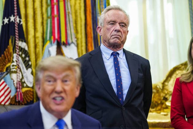 President Donald Trump Signs Executive Order on Childhood Vaccines US Health and Human Services Secretary Robert F. Kennedy Jr. (R) looks on as President Donald Trump (L) speaks before signing an executive order that reevaluates childhood vaccines in the Oval Office of the White House in Washington, DC on August 10, 2026. While the executive order still recommends childhood vaccines for 11 diseases, including measles and polio, it calls for limiting vaccines for other diseases, like hepatitis A and B and meningococcal disease, to high-risk populations. Photo by Bonnie Cash Pool ABACAPRESS.COM WASHINGTON DC United States  Copyright: xPool ABACAx