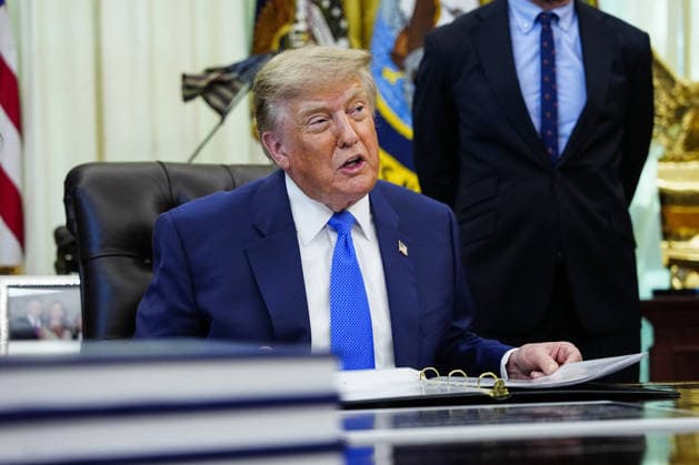 President Donald Trump Signs Executive Order on Childhood Vaccines US President Donald Trump speaks before signing an executive order that reevaluates childhood vaccines in the Oval Office of the White House in Washington, DC on August 10, 2026. While the executive order still recommends childhood vaccines for 11 diseases, including measles and polio, it calls for limiting vaccines for other diseases, like hepatitis A and B and meningococcal disease, to high-risk populations. Photo by Bonnie Cash Pool ABACAPRESS.COM WASHINGTON DC United States  Copyright: xPool ABACAx