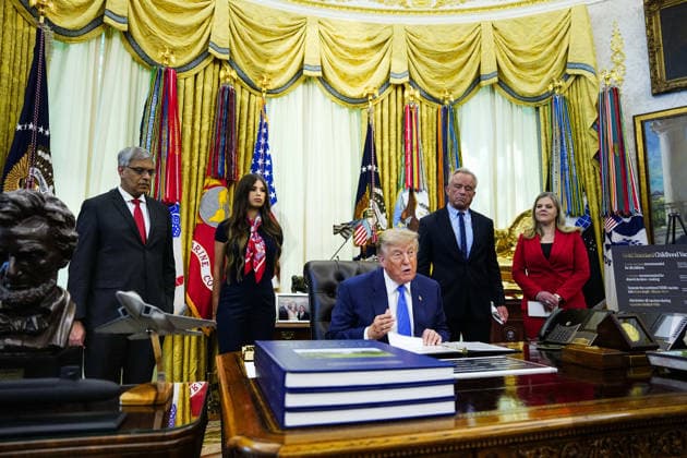 President Donald Trump Signs Executive Order on Childhood Vaccines US President Donald Trump (C) speaks before signing an executive order that reevaluates childhood vaccines in the Oval Office of the White House in Washington, DC on August 10, 2026. While the executive order still recommends childhood vaccines for 11 diseases, including measles and polio, it calls for limiting vaccines for other diseases, like hepatitis A and B and meningococcal disease, to high-risk populations. Photo by Bonnie Cash Pool ABACAPRESS.COM WASHINGTON DC United States  Copyright: xPool ABACAx