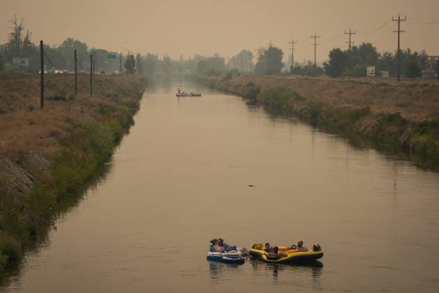 August 10, 2026, Penticton, Bc, CANADA: People float on the Channel Pathway that connects Okanagan Lake and Skaha Lake as smoke from wildfires burning in the region fills the air, in Penticton, B.C., on Monday, Aug. 10, 2026. Penticton CANADA  - ZUMAc35_ 20260810_zaf_c35_026 Copyright: xDarrylxDyckx