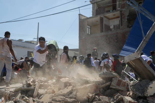 7.1-Magnitude Earthquake in Colombia Santiago de Cali, August 10, 2026 The building located at Carrera 24 and Calle 9 in the capital of Valle del Cauca collapsed due to the earthquake that struck the country today, Firefighters, police, and Cali residents are searching through the rubble for survivors. Photos by Samir Rojas, El Tiempo. EDITORIAL USE ONLY  Copyright: xGDA ElxTiempo Colombia-xTodosxlosxderechosxreservados.xProhibidoxelxusoxoxreproducci&oacute;nxdexestaximagenxenxColombiax I.ROJASx etcpic098773
