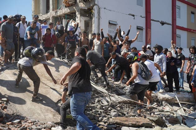 August 10, 2026, Cali, Valle Del Cauca, Colombia: People gather outside rubble of a collapsed building to search for survivors in Cali after a 7,4 Earthquake that struck Colombia on August 10, 2026. Cali Colombia - ZUMAvp1_ 20260810_zia_vp1_014 Copyright: xSebastianxMarmolejox
