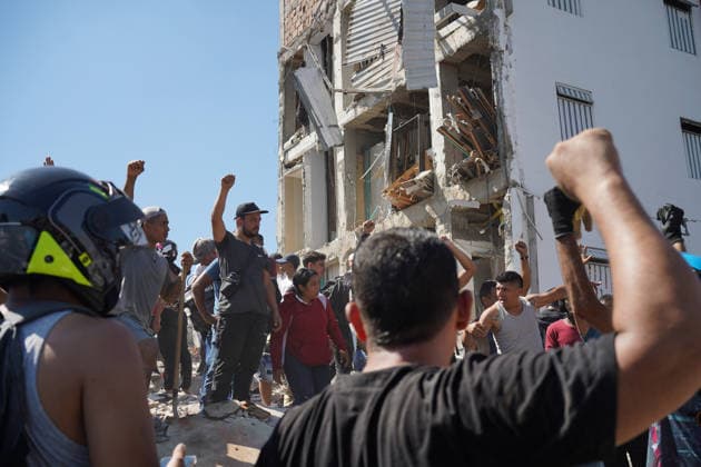 August 10, 2026, Cali, Valle Del Cauca, Colombia: People gather outside rubble of a collapsed building to search for survivors in Cali after a 7,4 Earthquake that struck Colombia on August 10, 2026. Cali Colombia - ZUMAvp1_ 20260810_zia_vp1_015 Copyright: xSebastianxMarmolejox