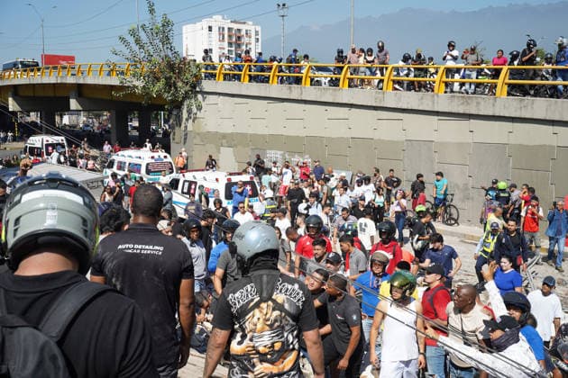 August 10, 2026, Cali, Valle Del Cauca, Colombia: People gather outside rubble of a collapsed building to search for survivors in Cali after a 7,4 Earthquake that struck Colombia on August 10, 2026. Cali Colombia - ZUMAvp1_ 20260810_zia_vp1_011 Copyright: xSebastianxMarmolejox