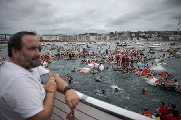 August 10, 2026, Donostia - San Sebastian, Gipuzkoa, Spain: DONOSTIAÃ¢â‚¬SAN SEBASTIoÂN, SPAIN Ã¢â‚¬ AUGUST 10, 2026: Revellers attempt to navigate hand-made rafts towards La Concha Beach during the annual Abordaje ( Boarding ) event in DonostiaÃ¢â‚¬San SebastioÂ¡n. The popular spectacle is the flagship event of the alternative program organized by the Pirates of San SebastioÂ¡n, a participatory grassroots movement that forms part of the city s Semana Grande (Big Week) celebrations. Donostia - San Sebastian Spain  - ZUMAq101 20260810_zna_q101_043 Copyright: xGarixGaraialdex