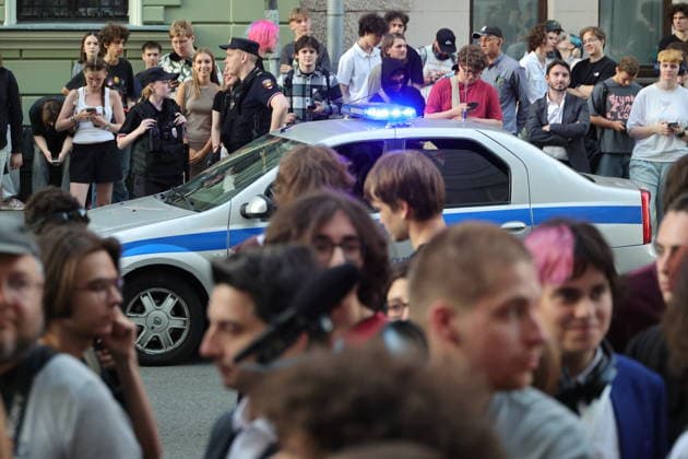 RUSSIA, MOSCOW - AUGUST 10, 2026: Activists gather outside as the Russian Supreme Court hears a bid by Rodina to disqualify Yabloko from the 2026 State Duma election Moscow Russia  - ZUMAt113 20260810_zaa_t113_331 Copyright: xYevgenyxMessmanx