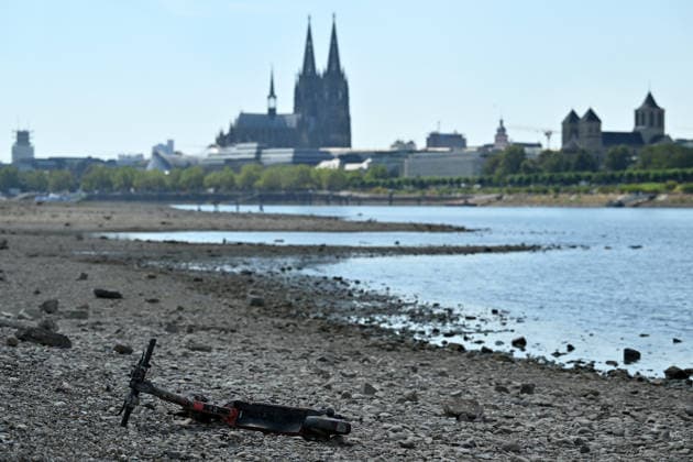 (260810) -- COLOGNE, Aug. 10, 2026 -- The Rhine River is pictured in Cologne, Germany, Aug. 10, 2026. Persistent drought has caused water levels to fall along several sections of the Rhine River in Germany. (Photo by Xinhua) GERMANY-COLOGNE-RHINE-WATER LEVEL UlrichxHufnagel 