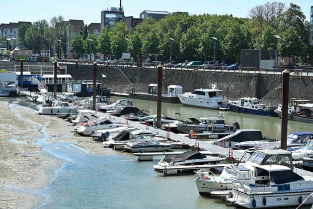 (260810) -- COLOGNE, Aug. 10, 2026 -- Parked ships are seen at the bank of the Rhine River in Cologne, Germany, Aug. 10, 2026. Persistent drought has caused water levels to fall along several sections of the Rhine River in Germany. (Photo by Xinhua) GERMANY-COLOGNE-RHINE-WATER LEVEL UlrichxHufnagel 