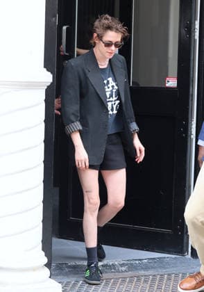 Kristen Stewart out in New York Actress Kristen Stewart is leaving a building on her way to promote her new movie The Wrong Girls in New York on August 10, 2026. Photo by Dylan Travis ABACAPRESS.COM New York NY  Copyright: xDylanxTravis ABACAx