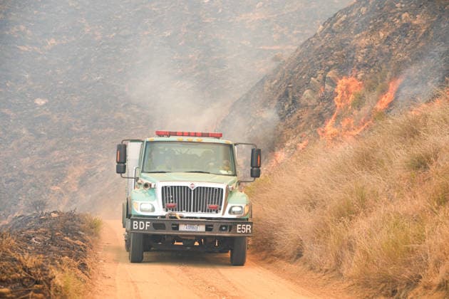 California s Timber Fire of wildfire in Big Sur grows BIG SUR, CALIFORNIA - AUG 10: A forest fire truck passes as Timber Fire of wildfire continues in Big Sur of California, United States on August 10, 2026. Tayfun Coskun Anadolu California United States. Editorial use only. Please get in touch for any other usage.  Copyright: x2026xAnadoluxTayfunxCoskunx