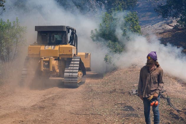 California s Timber Fire of wildfire in Big Sur grows BIG SUR, CALIFORNIA - AUG 10: A bulldozer in operation as Timber Fire of wildfire continues in Big Sur of California, United States on August 10, 2026. Tayfun Coskun Anadolu California United States. Editorial use only. Please get in touch for any other usage.  Copyright: x2026xAnadoluxTayfunxCoskunx