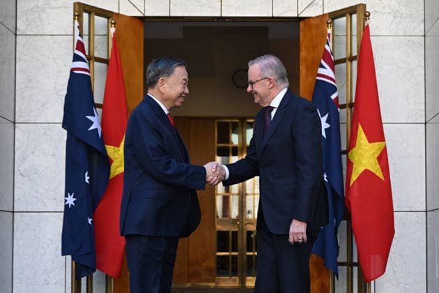 TO LAM AUSTRALIA VISIT, Vietnam General Secretary and President To Lam (left) is greeted by Australian Prime Minister Anthony Albanese ahead of a meeting at Parliament House in Canberra, Tuesday, August 11, 2026. Vietnam s president is visiting Australia for the first time. ( NO ARCHIVING CANBERRA AUSTRALIAN CAPITAL TERRITORY AUSTRALIA  Copyright: xLUKASxCOCHx 20260811179704821857