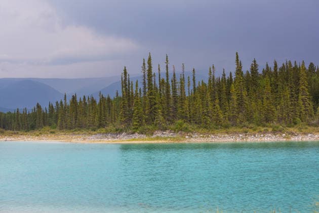 Creative Highlights World Serene Szene am Bergsee in Kanada Serene scene by the mountain lake in Canada (License=RF) Copyright: xZoonar.com GalynaxAndrushkox 25409268