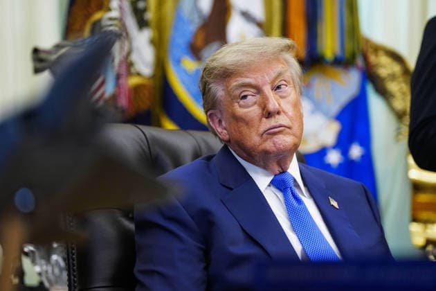 August 10, 2026, Washington, District Of Columbia, USA: United States President Donald J Trump listens prior to signing an executive order that reevaluates childhood vaccines in the Oval Office of the White House in Washington, DC, USA, on August 10, 2026. While the executive order still recommends childhood vaccines for 11 diseases, including measles and polio, it calls for limiting vaccines for other diseases, like hepatitis A and B and meningococcal disease, to high-risk populations Washington USA  - ZUMAs152 20260810_faa_s152_008 Copyright: xBonniexCashx-xPoolxviaxCNPx