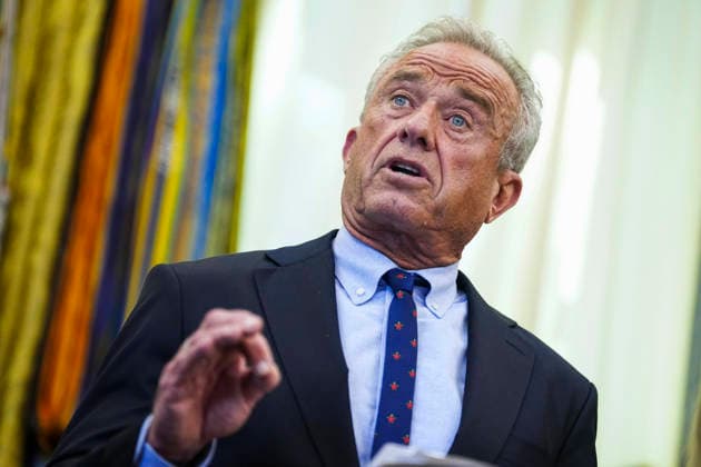 August 10, 2026, Washington, District Of Columbia, USA: United States Secretary of Health and Human Services Robert F. Kennedy, Jr makes remarks prior to US President Donald J Trump signing an executive order that reevaluates childhood vaccines in the Oval Office of the White House in Washington, DC, USA, on August 10, 2026. While the executive order still recommends childhood vaccines for 11 diseases, including measles and polio, it calls for limiting vaccines for other diseases, like hepatitis A and B and meningococcal disease, to high-risk populations Washington USA  - ZUMAs152 20260810_faa_s152_025 Copyright: xBonniexCashx-xPoolxviaxCNPx