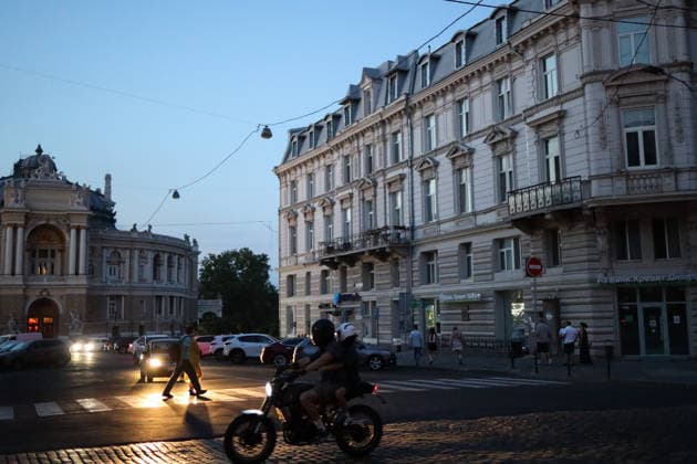 Blekauat in Odessa, summer 2026 - 10 Aug 2026 People are illuminated by car headlights as they cross Richelieu Street. Blackout in Odessa in August. Due to damage to the power infrastructure as a result of Russian shelling, Odessa has been without power for two days. According to the President of Ukraine, as of the morning of August 10, 2026, more than 300 thousand families in Odessa and the region were without electricity. Odessa Ukraine Copyright: xViacheslavxOnyshchenkox xSOPAxImagesx Vonyshchenko(11)