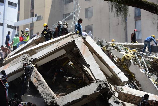 111 killed, 87 injured as magnitude 7.4 earthquake strikes Colombia CALI, COLOMBIA - AUGUST 10: Emergency crews carry out search, rescue and evacuation operations across Cali after a magnitude 7.4 earthquake struck western Colombia, on August 10, 2026 in Cali, Colombia. Preliminary reports indicate that several structures collapsed, buildings and roads were damaged, and some public services were temporarily disrupted. Hospitals activated emergency plans to treat the injured, while technical teams began assessing damaged buildings as authorities warned residents to avoid unsafe structures and remain alert for aftershocks. Edwin Rodriguez Pipicano Anadolu Cali Colombia. Editorial use only. Please get in touch for any other usage.  Copyright: x2026xAnadoluxEdwinxRodriguezxPipicanox