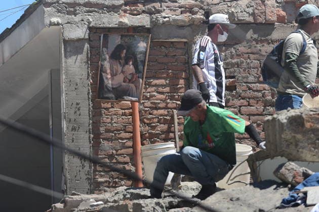 111 killed, 87 injured as magnitude 7.4 earthquake strikes Colombia CALI, COLOMBIA - AUGUST 10: Emergency crews carry out search, rescue and evacuation operations across Cali after a magnitude 7.4 earthquake struck western Colombia, on August 10, 2026 in Cali, Colombia. Preliminary reports indicate that several structures collapsed, buildings and roads were damaged, and some public services were temporarily disrupted. Hospitals activated emergency plans to treat the injured, while technical teams began assessing damaged buildings as authorities warned residents to avoid unsafe structures and remain alert for aftershocks. Edwin Rodriguez Pipicano Anadolu Cali Colombia. Editorial use only. Please get in touch for any other usage.  Copyright: x2026xAnadoluxEdwinxRodriguezxPipicanox