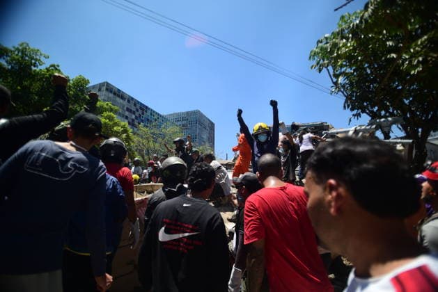 111 killed, 87 injured as magnitude 7.4 earthquake strikes Colombia CALI, COLOMBIA - AUGUST 10: Emergency crews carry out search, rescue and evacuation operations across Cali after a magnitude 7.4 earthquake struck western Colombia, on August 10, 2026 in Cali, Colombia. Preliminary reports indicate that several structures collapsed, buildings and roads were damaged, and some public services were temporarily disrupted. Hospitals activated emergency plans to treat the injured, while technical teams began assessing damaged buildings as authorities warned residents to avoid unsafe structures and remain alert for aftershocks. Edwin Rodriguez Pipicano Anadolu Cali Colombia. Editorial use only. Please get in touch for any other usage.  Copyright: x2026xAnadoluxEdwinxRodriguezxPipicanox