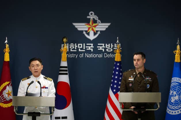 South Korea and USA hold joint briefing on 2026 freedom shield military exercise in South Korea Col. Jang Do-young (L), public affairs director of South Korea s Joint Chiefs of Staff, and U.S. Army Col. Ryan Donald, public affairs director of the United Nations Command, Combined Forces Command and United States Forces Korea, hold a joint press briefing on the 2026 Freedom Shield (FS) exercise at the Ministry of National Defense in Seoul, South Korea, on August 10, 2026. Seoul South Korea  Copyright: xMatrixxImages JungxUi-Chelx