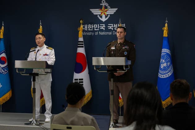 South Korea and USA hold joint briefing on 2026 freedom shield military exercise in South Korea Col. Jang Do-young (L), public affairs director of South Korea s Joint Chiefs of Staff, and U.S. Army Col. Ryan Donald, public affairs director of the United Nations Command, Combined Forces Command and United States Forces Korea, hold a joint press briefing on the 2026 Freedom Shield (FS) exercise at the Ministry of National Defense in Seoul, South Korea, on August 10, 2026. Seoul South Korea  Copyright: xMatrixxImages JungxUi-Chelx