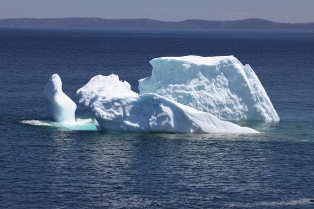 Creative Highlights World Riesiger Eisberg treibt in der Bucht von Bristol?s Hope, Neufundland Massive iceberg drifting in the bay of Bristol s Hope, Newfoundland (License=RF) Copyright: xZoonar.com FrankxFichtmuellerx 25413087