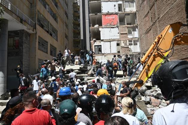 111 killed, 87 injured as magnitude 7.4 earthquake strikes Colombia PEREIRA, COLOMBIA - AUGUST 10: Residents and rescue workers carry out search, rescue and evacuation operations after a powerful earthquake struck Colombia, killing at least 18 people and causing widespread damage in Pereira, on August 10, 2026 in Pereira, Colombia. Preliminary reports indicate that several structures collapsed, buildings and roads were damaged, and some public services were temporarily disrupted. Hospitals activated emergency plans to treat the injured, while technical teams began assessing damaged buildings as authorities warned residents to avoid unsafe structures and remain alert for aftershocks. Alexis Munera Anadolu Pereira Colombia. Editorial use on  Copyright: x2026xAnadoluxAlexisxMunerax